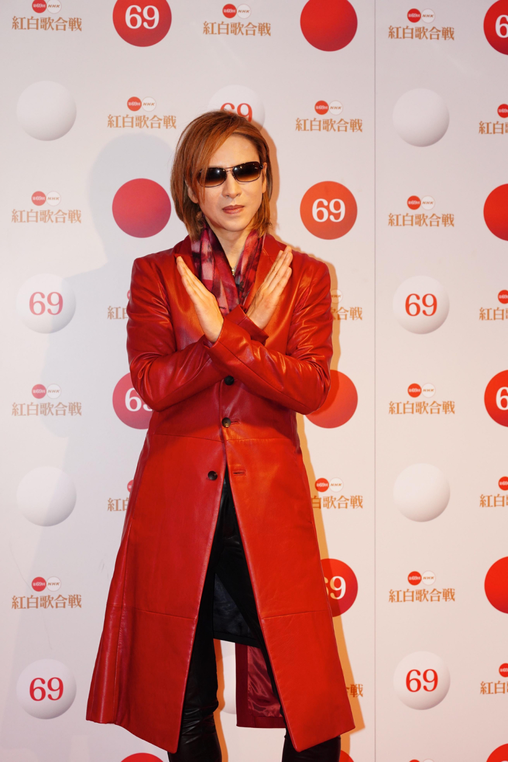 YOSHIKI「白組」でドラム「紅組」でピアノ！無敵の両刀パフォーマンスに溢れ出る卓越したアーティスト性。紅白歴史上初の両組出演で魅せた『度肝抜く』圧巻のステージ  | club Zy.